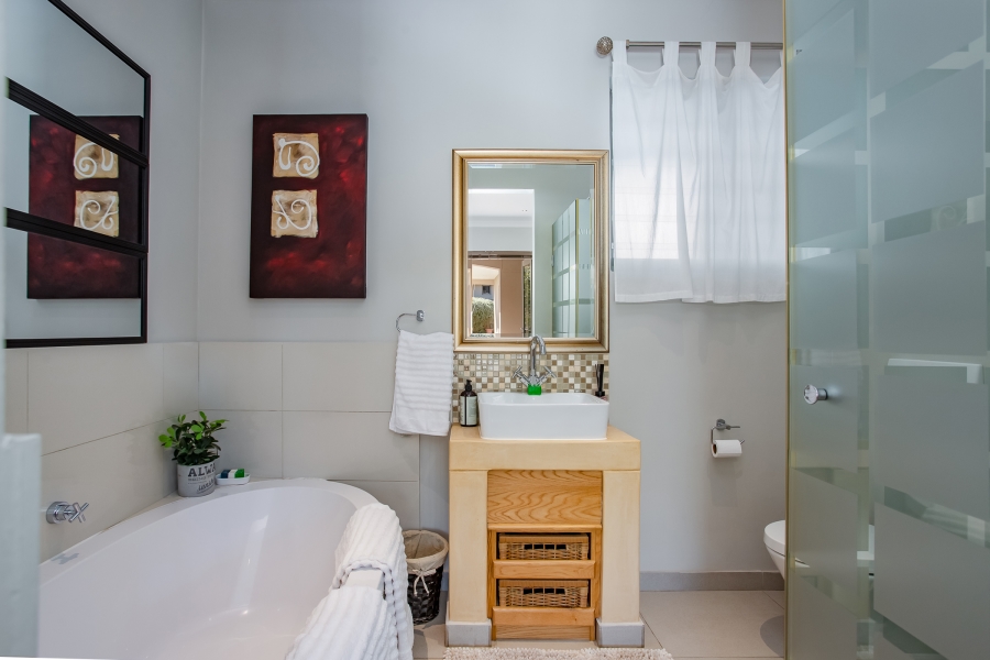 5 Bedroom Property for Sale in Lemoenkloof Western Cape